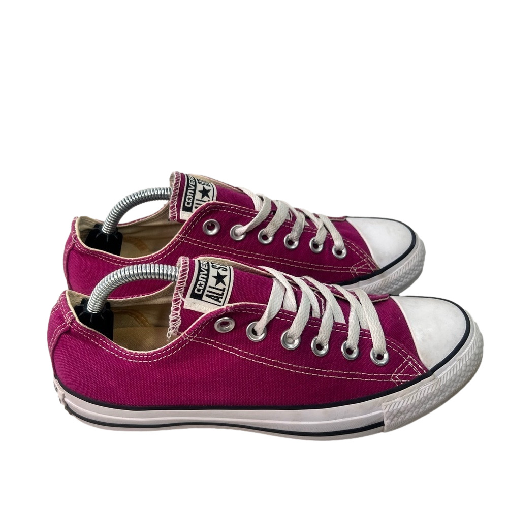 Converse Chuck Taylor All Star Unisex Shoe Size 7.5 or 5.5 SKU#24370